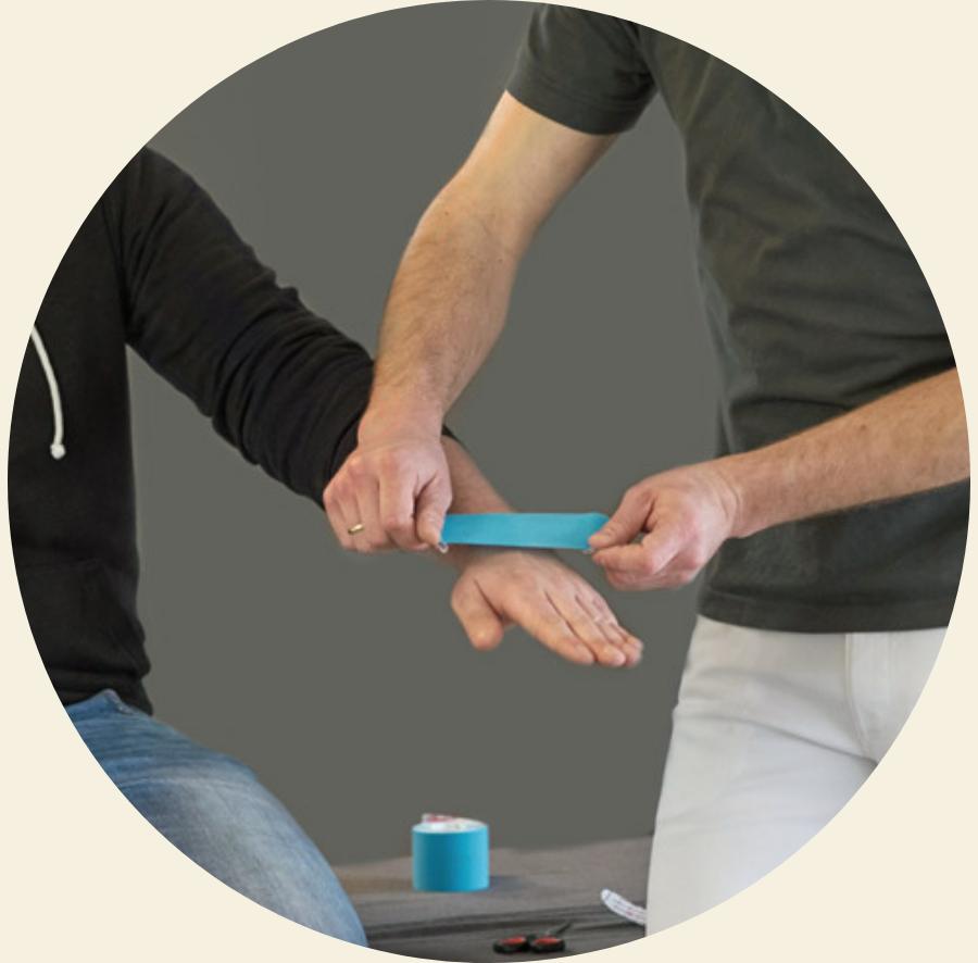 Mit Kinesio Tape Heilungsprozess stimulieren